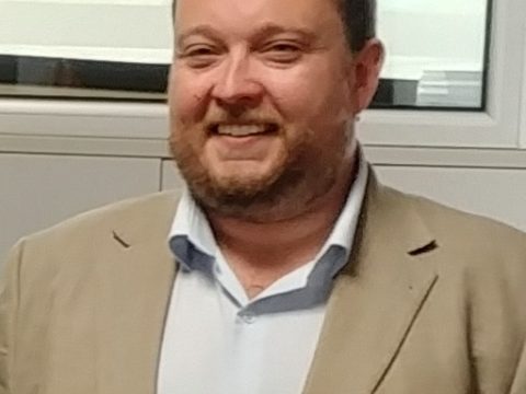 Rubén González