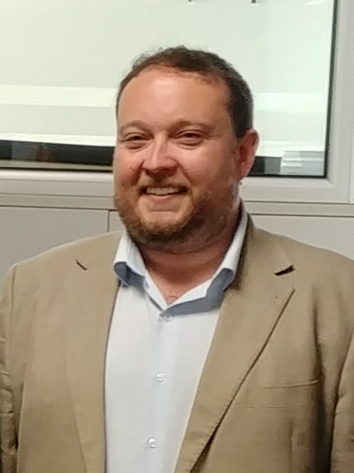 Rubén González
