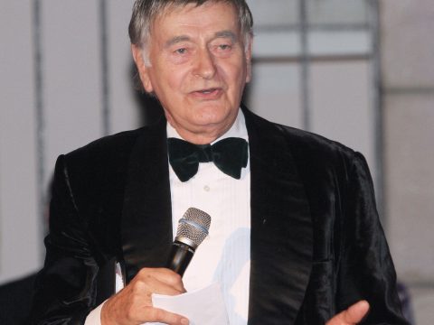 Barrie Ingham