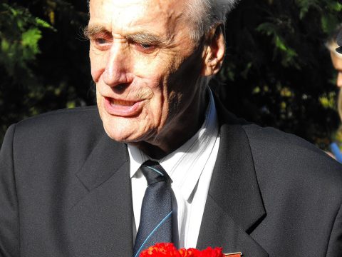 Arnold Meri