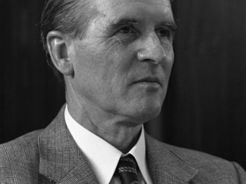 Karl Carstens
