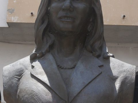 Guadalupe Larriva