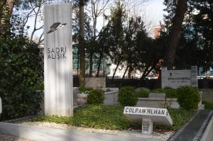 Sadri Alışık