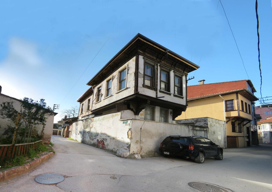 Müzeyyen Senar