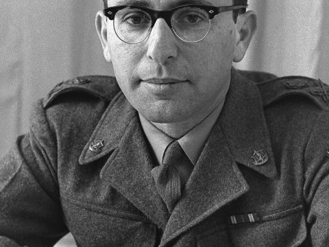 Tzvi Tzur